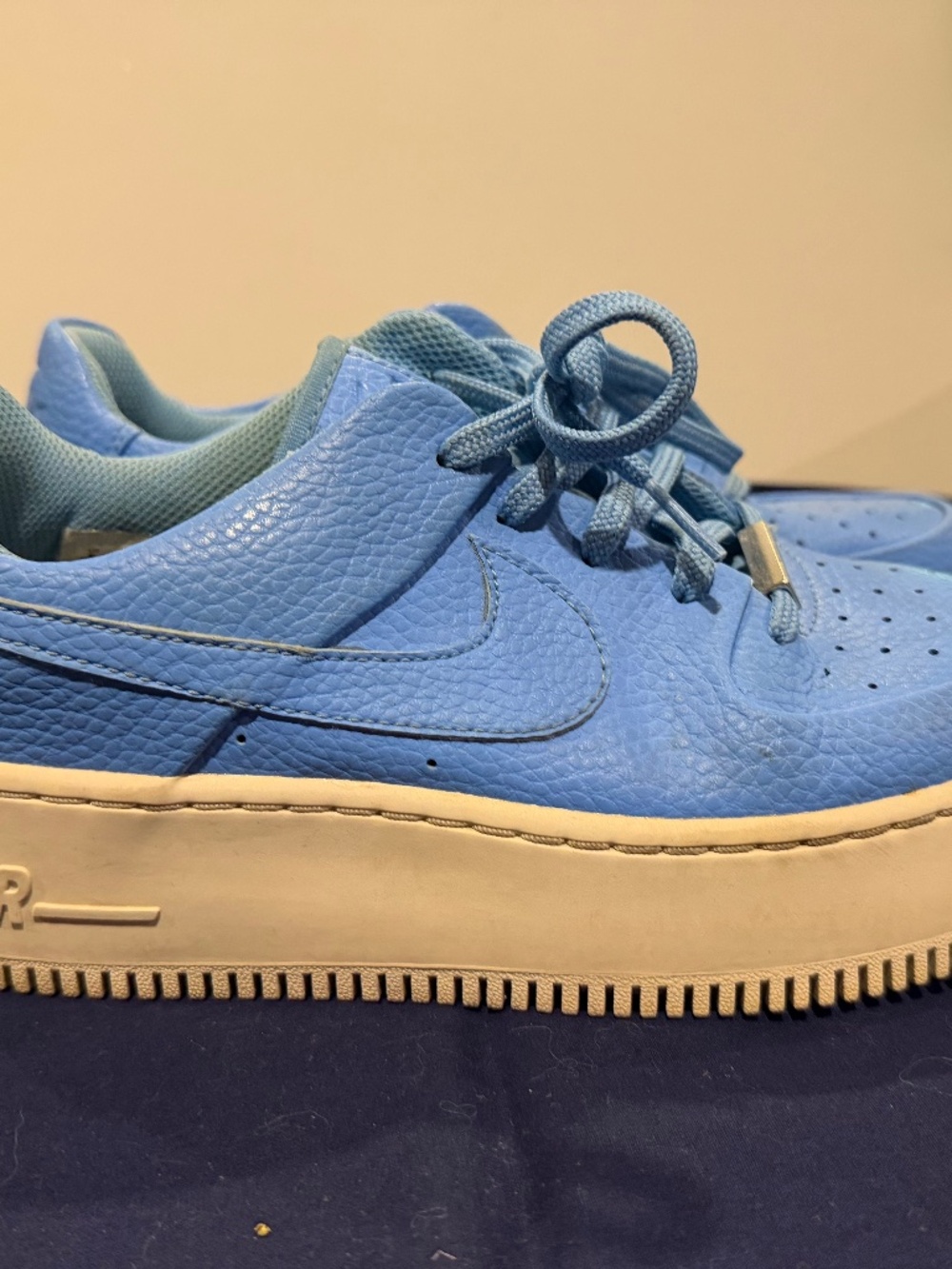 Nike Platform tennis shoe